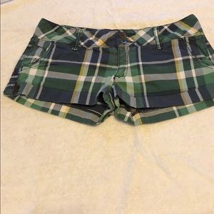 Hollister size 5 plaid shorts